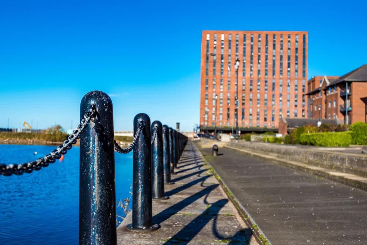 Fabulous Quayside Apartment With Free Parking Liverpool Esterno foto